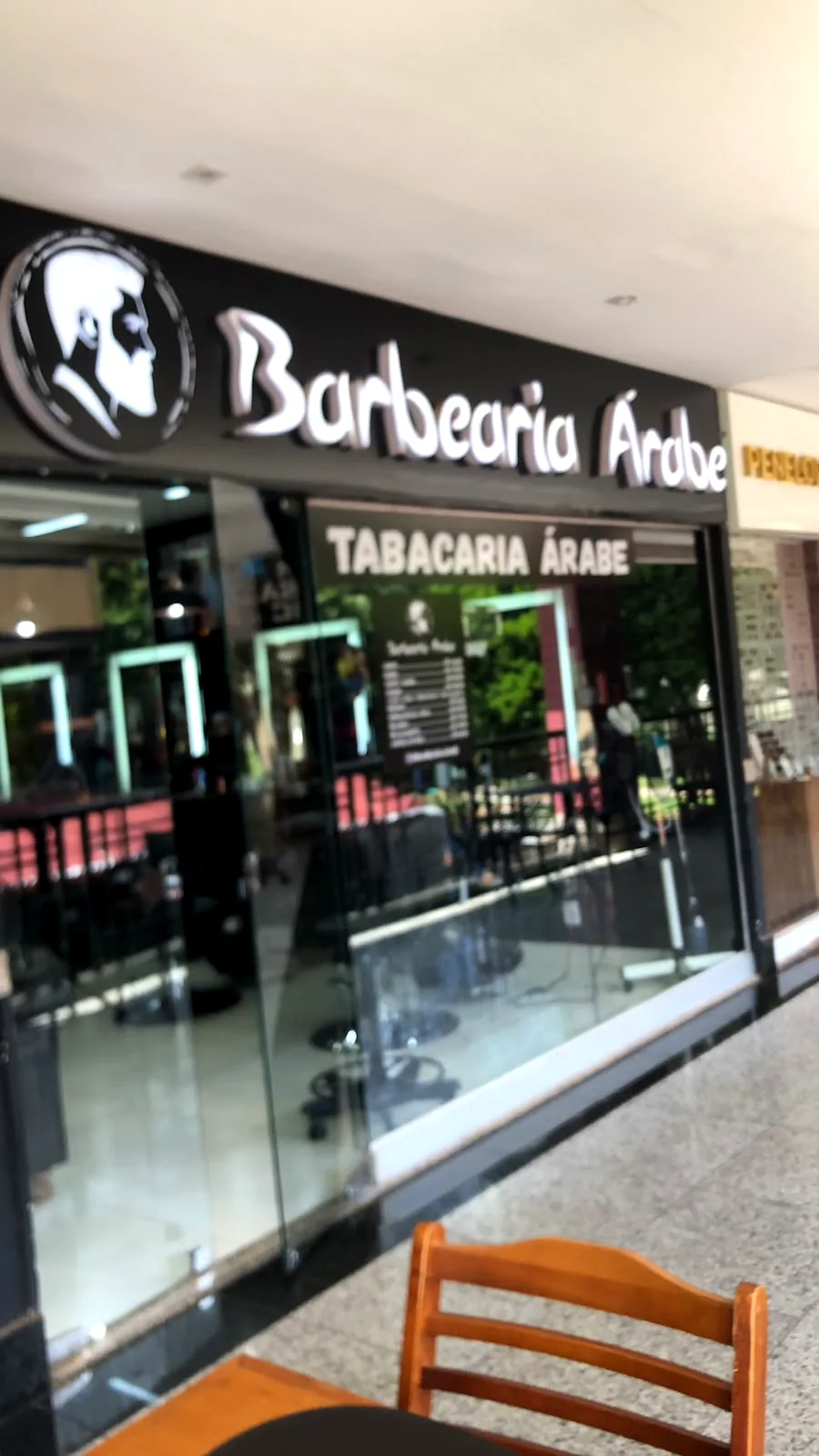Fachada da Barbearia Árabe, no Sudoeste, Brasília